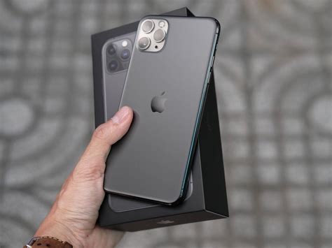 Apple iphone 11 pro smartphone. iPhone 11 Pro Max Review | Etechreviewed