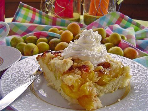 Die sahne steif schlagen und unter die quarkmasse heben. Mirabellenkuchen vom Blech mit Quark-Rahm-Guss und ...