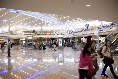 Atlanta airport is one of the few airports in the u.s. Top 16 Restaurants at the Atlanta Airport