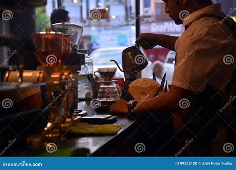 Tenggarong Indonesia Mei 2017 Handsome Barista Cafe Coffee