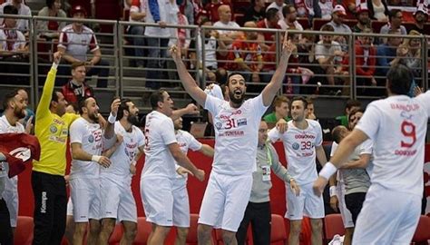 منتخب تونس لكرة اليد هو الممثل الرسمي للجمهورية التونسية في لعبة كرة اليد. تونس تكتسح أنجولا وتتأهل لنهائي بطولة أفريقيا لكرة اليد