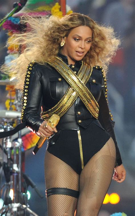 Beyoncé Pays Tribute To Michael Jackson With Her Dsquared2 Super Bowl