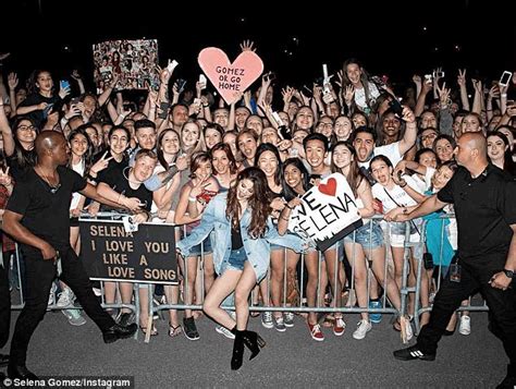 Selena Gomez Flaunts Her Toned Pins With Fans After Canada Revival Tour Stop Daily Mail Online