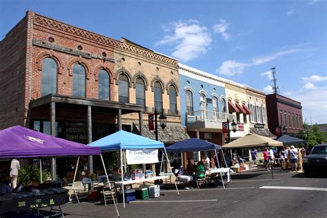 Brownsville Tn Town Square There Are Many Old Storefronts Flickr