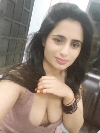Bhabi Nude In Public Neha Bhabhi Brought Her Open Breasts Ri Pics