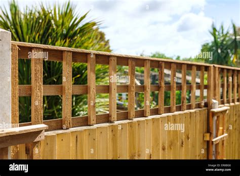 Trellis Fencing Hi Res Stock Photography And Images Alamy