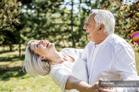Happy Elderly Couple Dancing Outdoors — Sunshine People Stock Photo