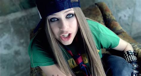 Avril Lavigne hará una película de su canción Sk er Boi Garaje del Rock