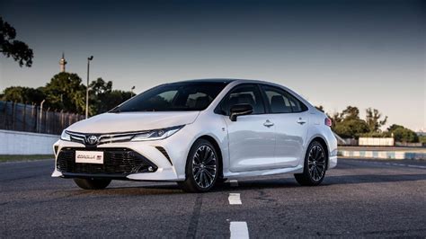 toyota lanzó el nuevo corolla gr sport en argentina precio y ficha técnica parabrisas