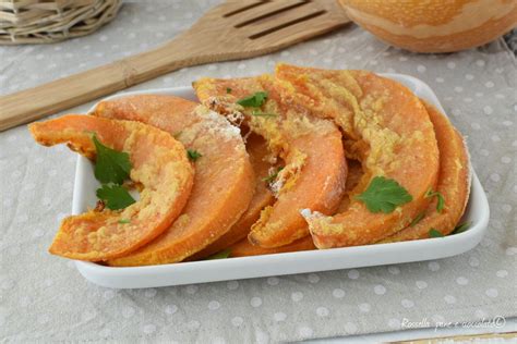 Zucca al forno.rispetto alla ricetta più classica l'abbiamo impanata oltre che infarinata, ottenendo delle appetitose crocchette. La Zucca infarinata al forno e' una ricetta facile e ...