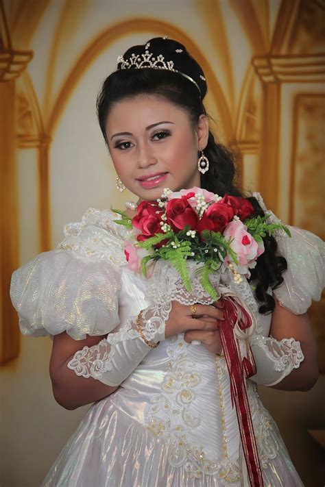 Hasil yang dicapai oleh pemotretan di studio seharunya berikut adalah beberapa tips untuk pemotretan model indoor: Butik Pengantin De Lyda Andaman: BUTIK PENGANTIN STUDIO INDOOR DAN OUTDOOR
