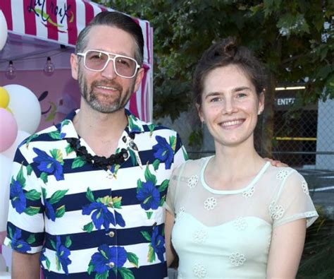 Amanda knox has given emotional insight into her recent miscarriage alongside husband christopher robinson in a new episode of her podcast that explores the complexities of infertility. Amanda Knox suffered a tragic miscarriage at her sixth weeks of pregnancy! - Married Biography