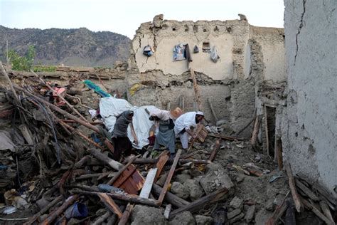 Burial dead in Afghanistan, bargains for survivors after the earthquake killed 1,000 - Trend 