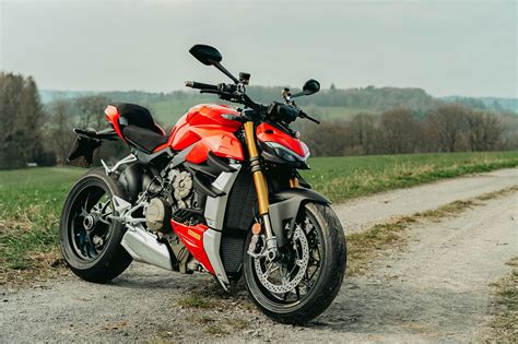 On the one hand, it recalls the front of the panigale v4 and, on the. Ducati Streetfighter V4 S 2020, prueba y primeras impresiones