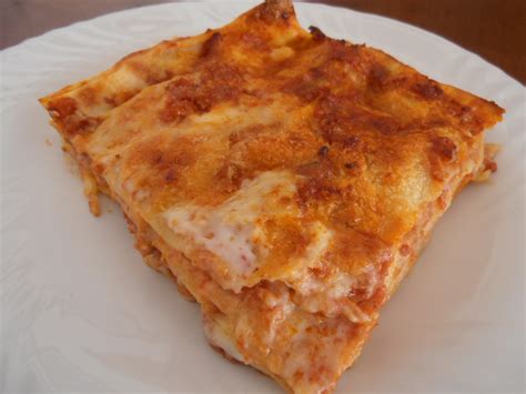 Di solito le lasagne sono realizzate con delle sfoglie di pasta fresca all'uovo ma potete usare la fantasia. Lasagne alla Bolognese | DANICUCINA