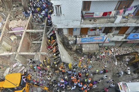 Building collapsed in delhi's laxmi nagar late last night, 4 injured` for latest breaking news, other top stories log on to within a year a newly built building in delhi is about to collapse. Five dead in building collapse in Delhi's Ashok Vihar ...