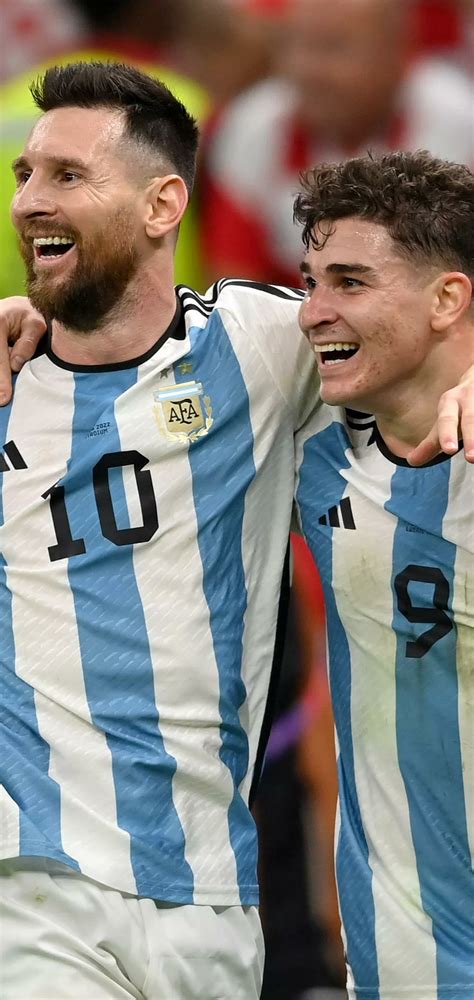 1440x3040 Lionel Messi And Julian Alvarez In Qatar Fifa 2022 1440x3040