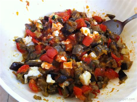Oggi pensiamo al menù della domenica e prepariamo, comodamente in anticipo, i cannelloni in bianco con gorgonzola e verdure. Milly's Cook: Cannelloni con ripieno di verdure