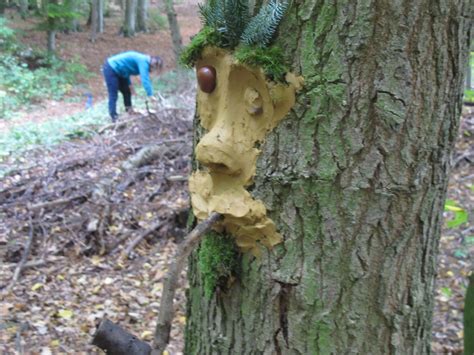 Gesicht In Den Baum Getöpfert Baum Gesichter Naturmaterialien