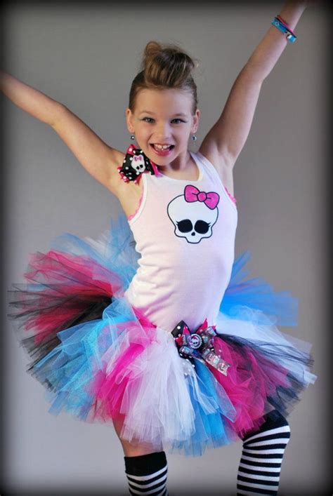 Check my diy tutorial and sew a top and skirt for monster high and ever after high dolls! Punk Rock Tutu Set by Snugabugtutus on Etsy, $53.99 | Festa rock roll, Carnaval, Festa rock
