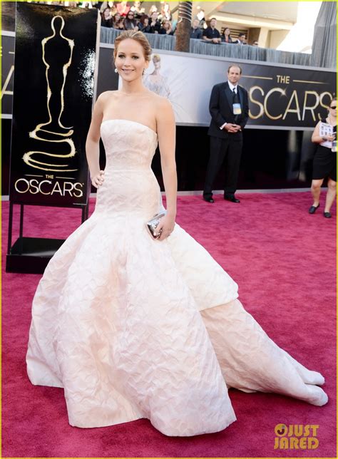 Jennifer Lawrence Oscars 2013 Red Carpet Photo 2819002