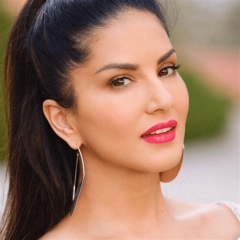 Actress Sunny Leone Latest Lovely Stills Social News Xyz