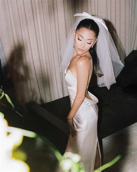 Ariana Grande Gets Married In Vera Wang Wedding Dress See The Photos