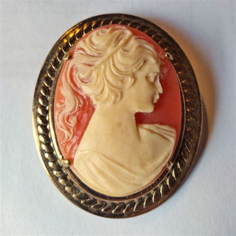 Vintage Lady Cameo Brooch Pin Gold Tone VTG Costume Jewelry Vintage