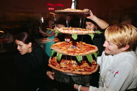 Two Pizza Lovers Got Married And Served Pizza Instead Of Wedding Cake The Huffington Post