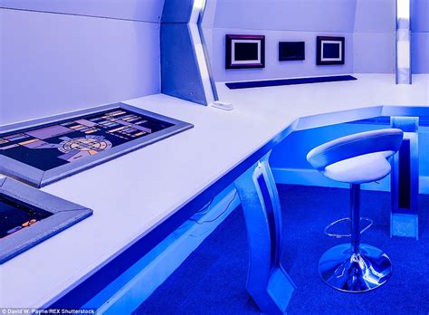 The 32 geekiest bedrooms of all time. Star Trek-themed home in Friendswood, Texas, goes on sale ...