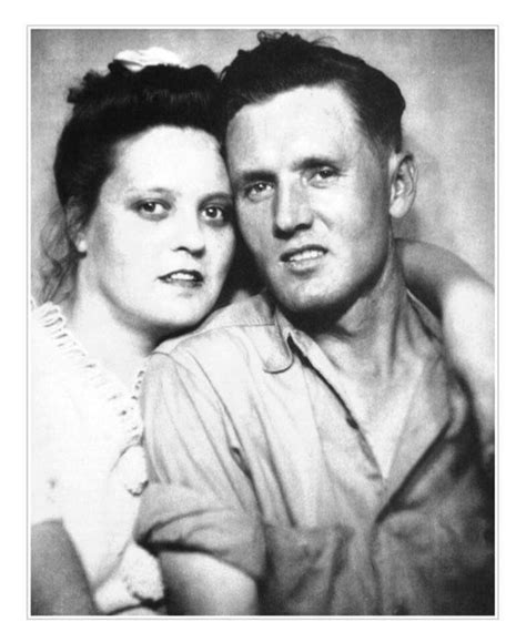 April 1912 in pontotoc county, mississippi, usa geboren. Gladys and Vernon - 1947 Tupelo - Perhaps taken in a photo ...