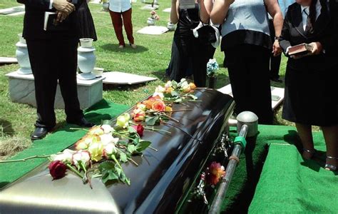 Should I Bring Flowers to a Catholic Funeral - 2022 Guide - Pope Web ...
