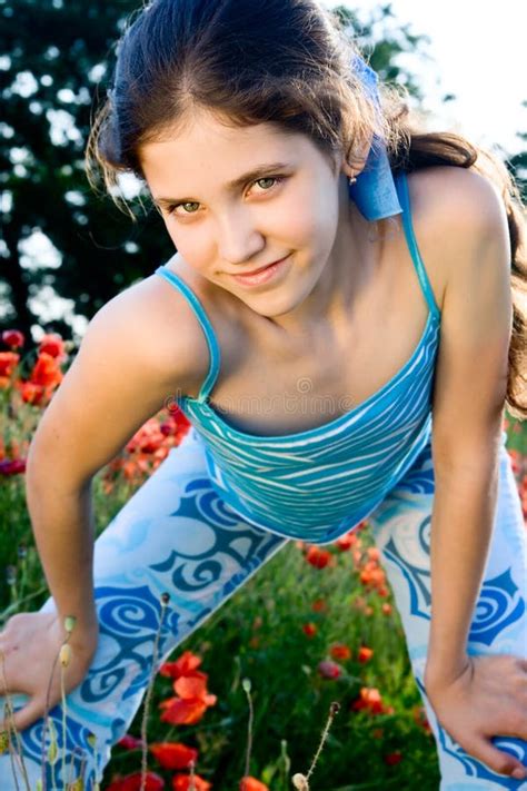Portrait Of Teen Girl Outdoor Portrait Photo Of Teen Girl Outside