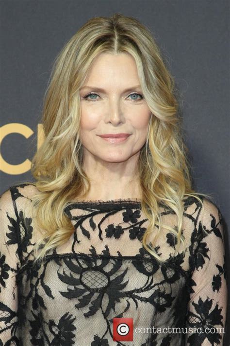 Michelle Pfeiffer Wants To Return To Catwoman Role Contactmusic Com