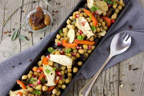 Como ya se mencionó la fibra es esencial en el tratamiento de hemorroides, te mencionamos algunas comidas que la contienen ¿ que alimentos no comer si tienes hemorroides ? Comer Garbanzos Para Cuidar Tu Salud | Salud Artesanal