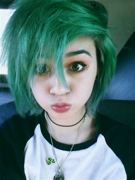 Pin By Roxanne Asay On Color Hair Short Scene Hair Emo Haircuts