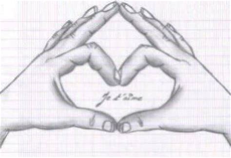 Dessin de main de femmes forme de coeur sur la fenêtre en. dessin main coeur - welcome