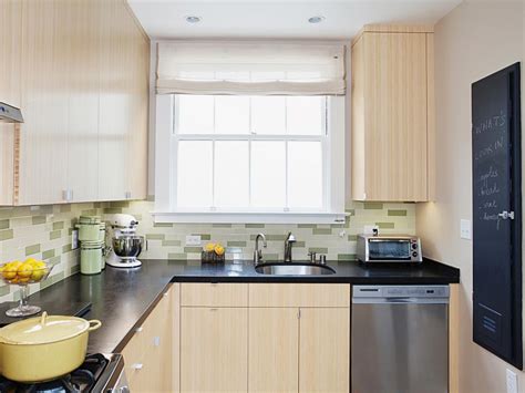 Whether you need small kitchen flooring or remodeling ideas or simply a bit of design inspiration, you'll find plenty of photos here to guide your project. Pictures of Small Kitchen Design Ideas From HGTV | HGTV