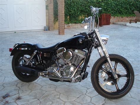 It is quite a heavy bike when stood still. J o k e r p o i n t: 1999 Dyna Super Glide - Price 11.000 ...