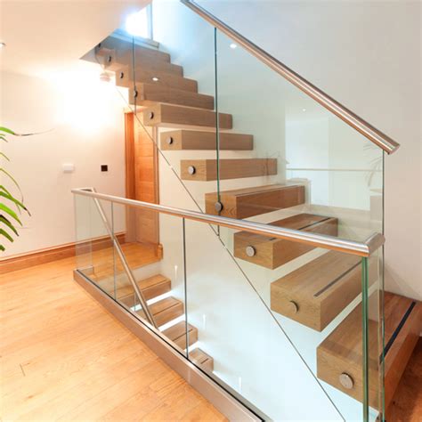 China Modern Glass Wood Staircase With Timber Tread 12mm Glass Railing