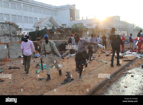 Mogadishu Somalia 9th Nov 2018 People Carry A Wounded Person At The