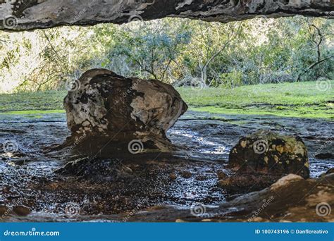 Rocky Cave Background Foto De Archivo Imagen De Entrada 100743196