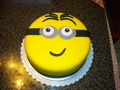Wrap the cake layers for the minion in saran wrap and freeze until ready to use. Minion Cakes - Decoration Ideas | Little Birthday Cakes