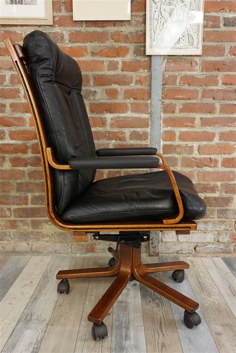 Very worst service from vendor, they delivered the damaged chair and not filled the cushion in hand rests. Vintage swivelling office chair in wood and leather ...