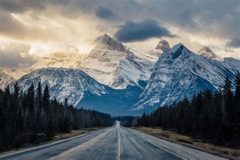Canada is located on the north american continent. The Complete Travel and Photography Guide to the Icefields Parkway in Canada - InAFarawayLand.com