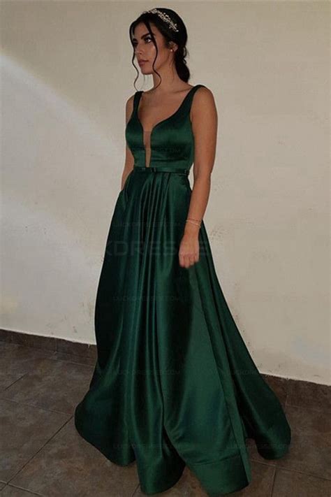 Particular emphasis is placed on handmade themes in fashion 2021. Elegant V-Neck Long Green Prom Evening Formal Dresses 3021541