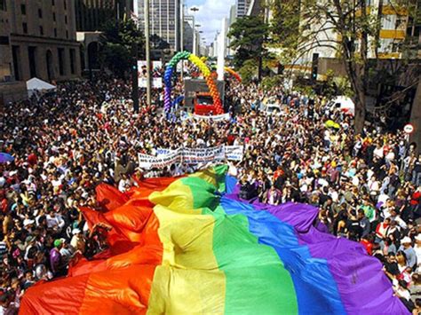 Desde entonces, es por esto que durante el mes de junio, todos los años, miles de personas se reúnen en nuestro país se celebra en noviembre, conmemorando. Hoy 28 de junio se celebra el Día del Orgullo Gay - Off ...