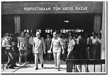 Bandar tun abdul razak is a settlement town located in rompin district, pahang, malaysia. Perpustakaan Tun Abdul Razak, (PTAR) UiTM - Tun Abdul ...