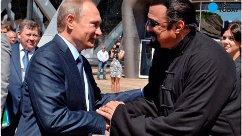 steven seagal gets russian citizenship from putin