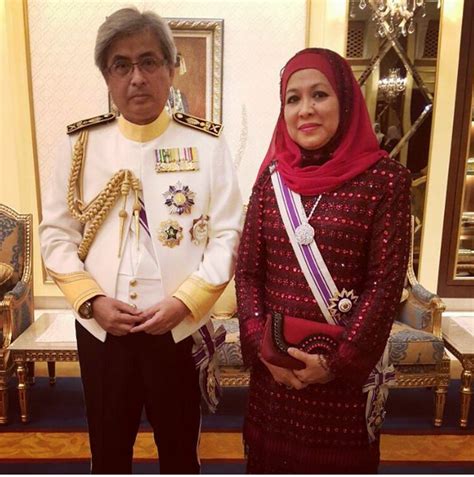 Seorang kerabat diraja negeri sembilan kerugian rm1.7 juta selepas kediamannya di bukit bandaraya, bangsar dipecah masuk hari ini. WARISAN RAJA & PERMAISURI MELAYU: Darjah Kebesaran Azlanii ...